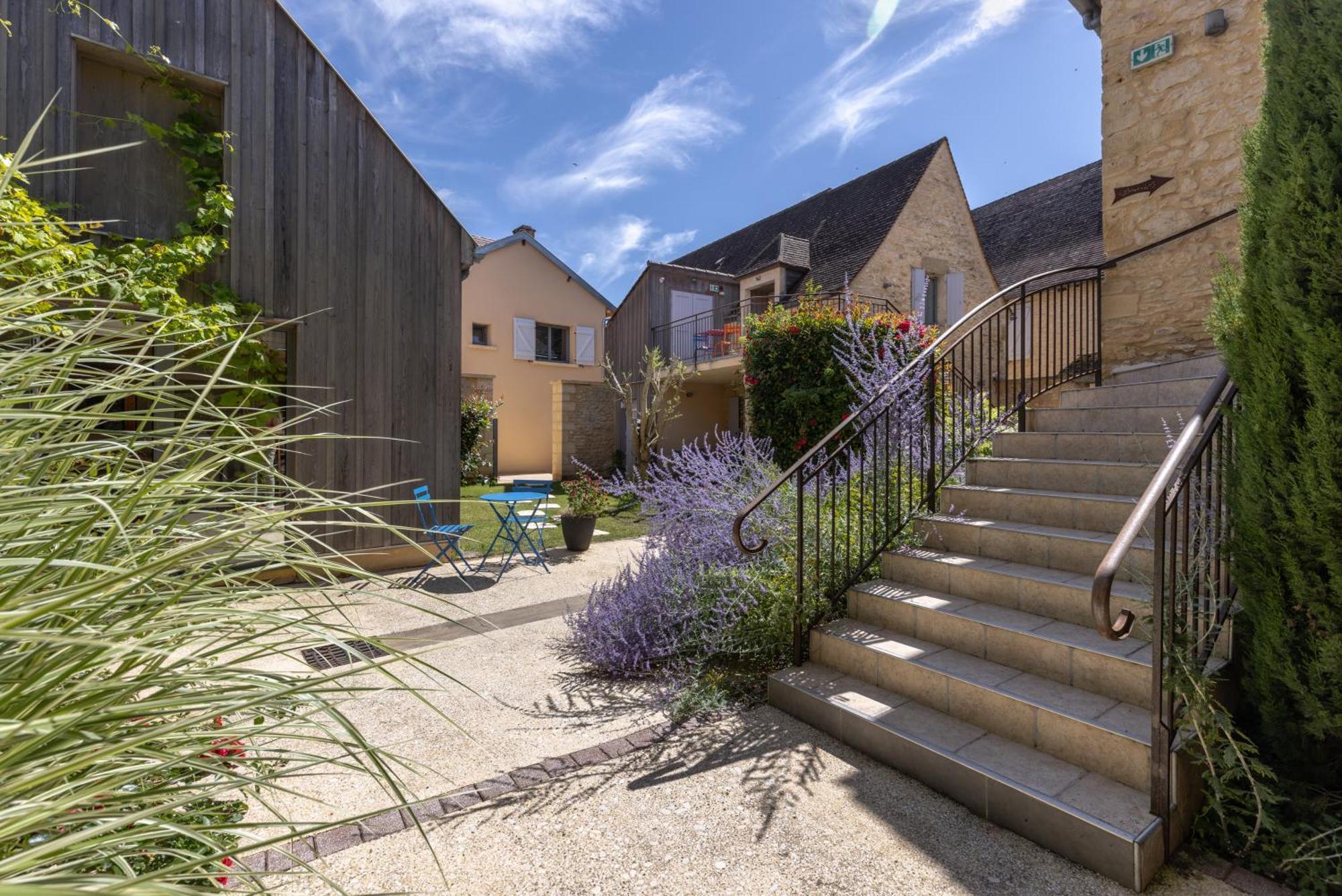 Logis Hotel Archambeau Thonac エクステリア 写真