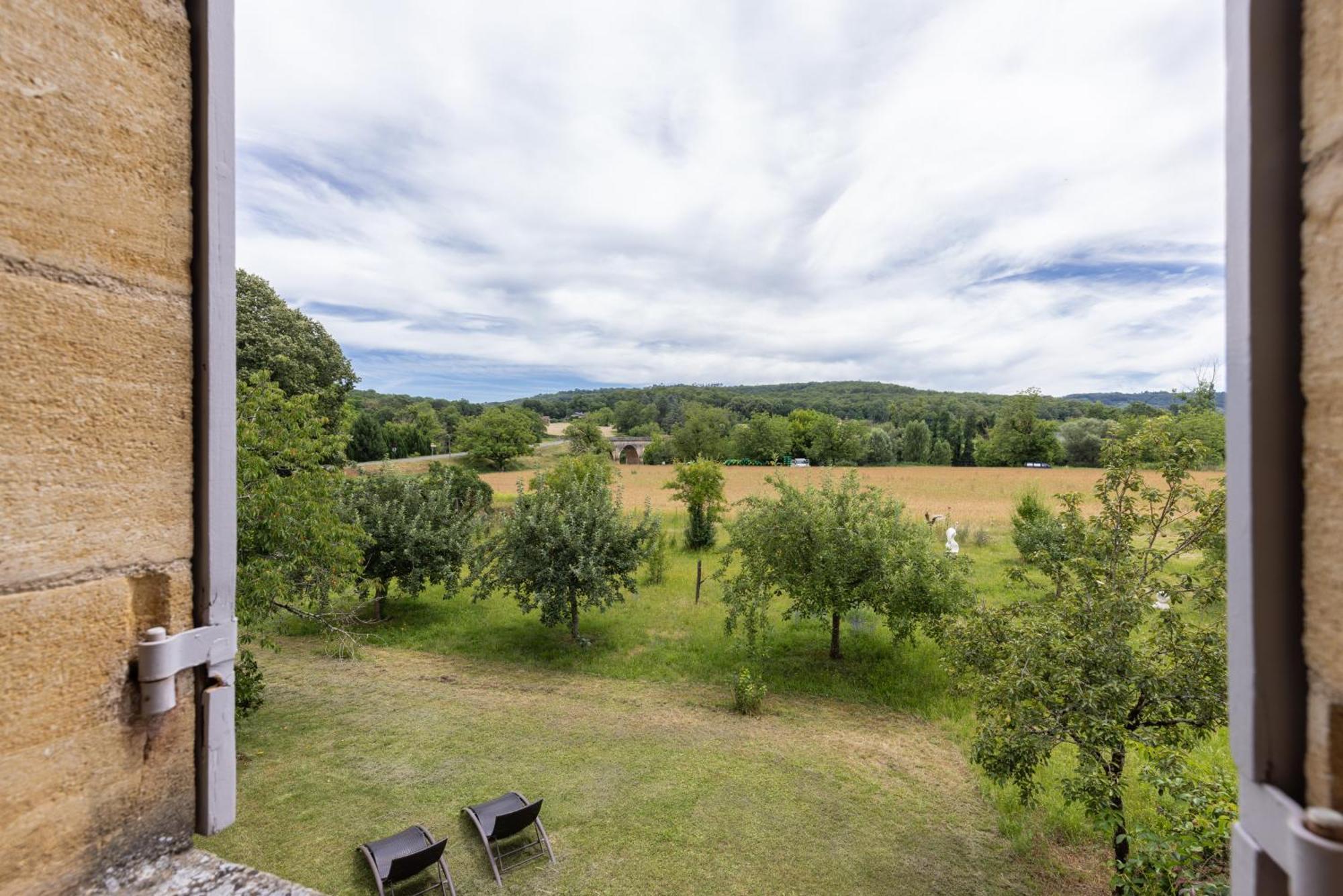 Logis Hotel Archambeau Thonac エクステリア 写真