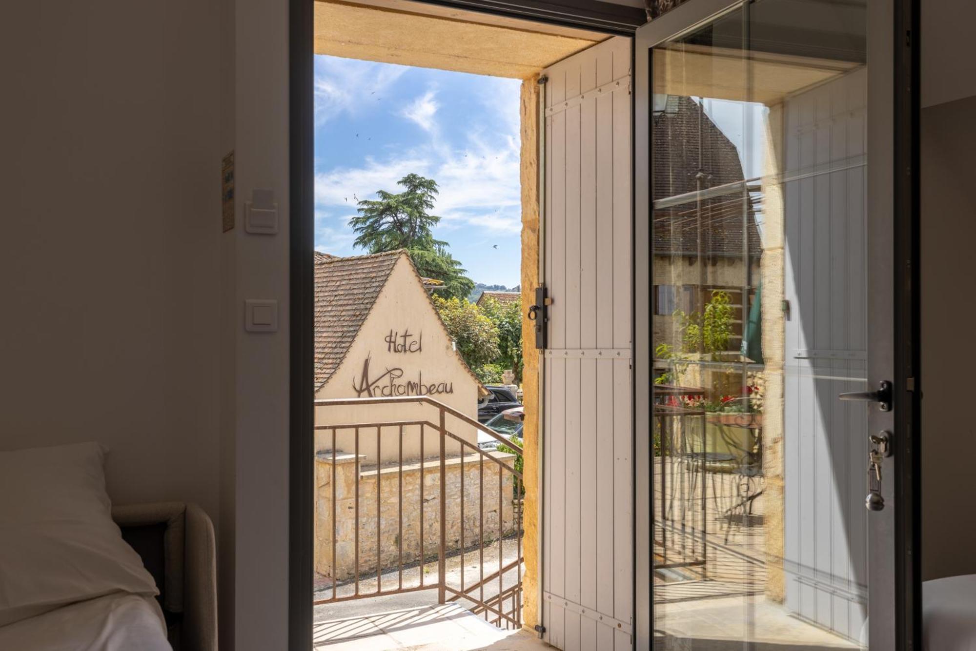 Logis Hotel Archambeau Thonac エクステリア 写真