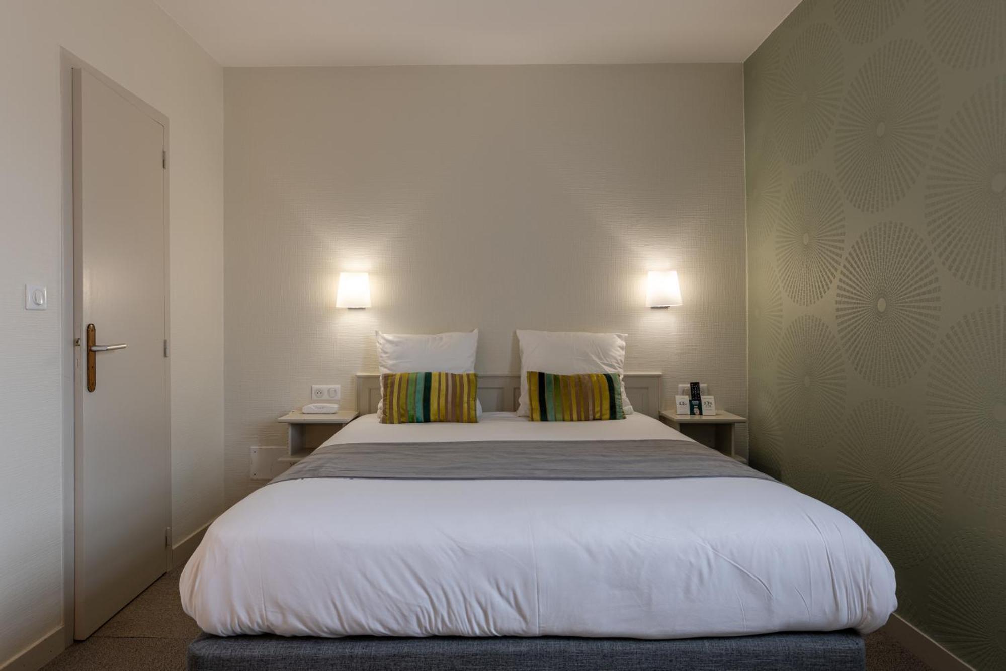 Logis Hotel Archambeau Thonac エクステリア 写真