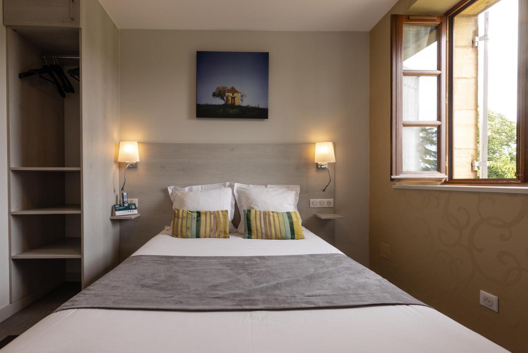 Logis Hotel Archambeau Thonac エクステリア 写真