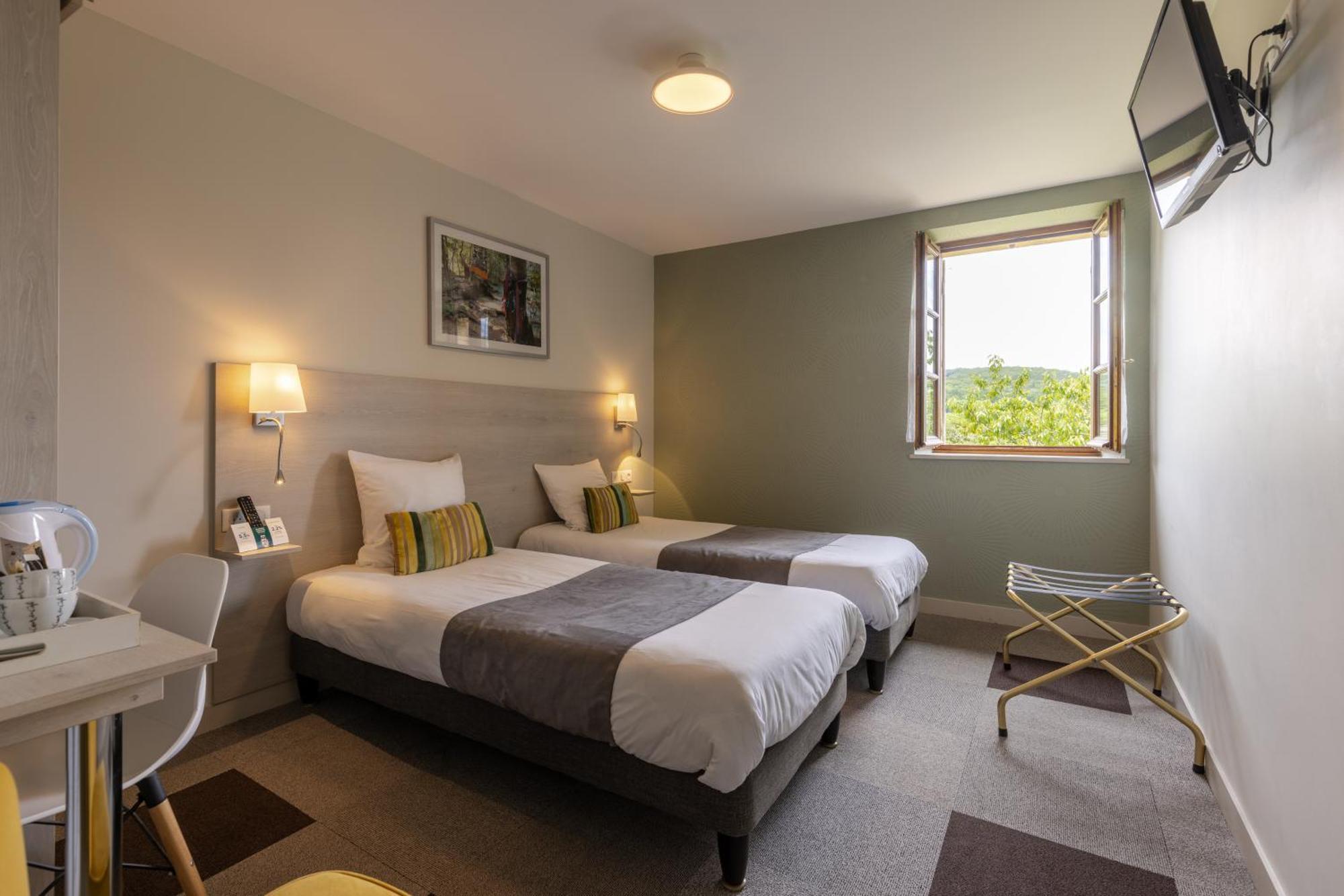 Logis Hotel Archambeau Thonac エクステリア 写真