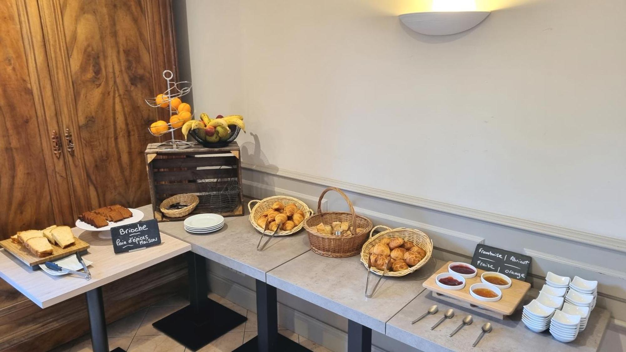 Logis Hotel Archambeau Thonac エクステリア 写真