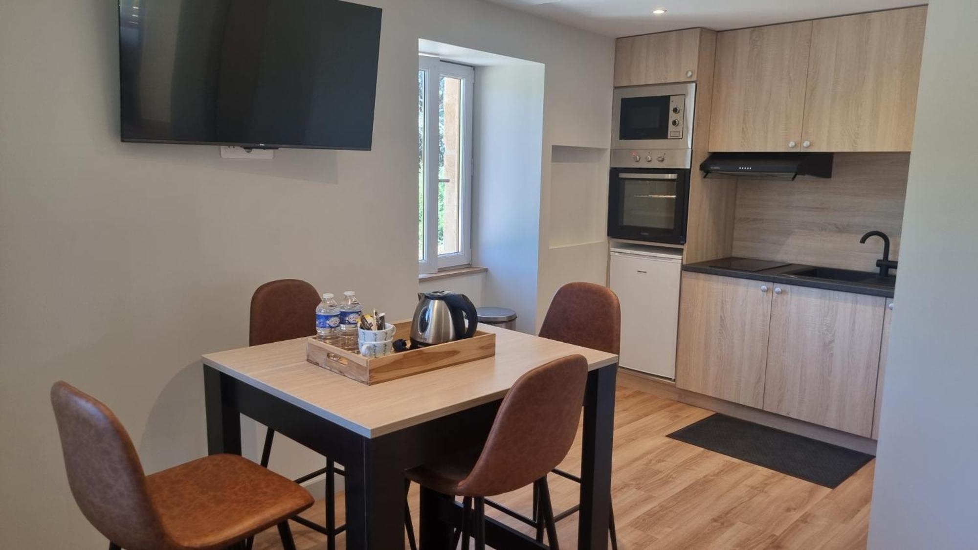 Logis Hotel Archambeau Thonac エクステリア 写真