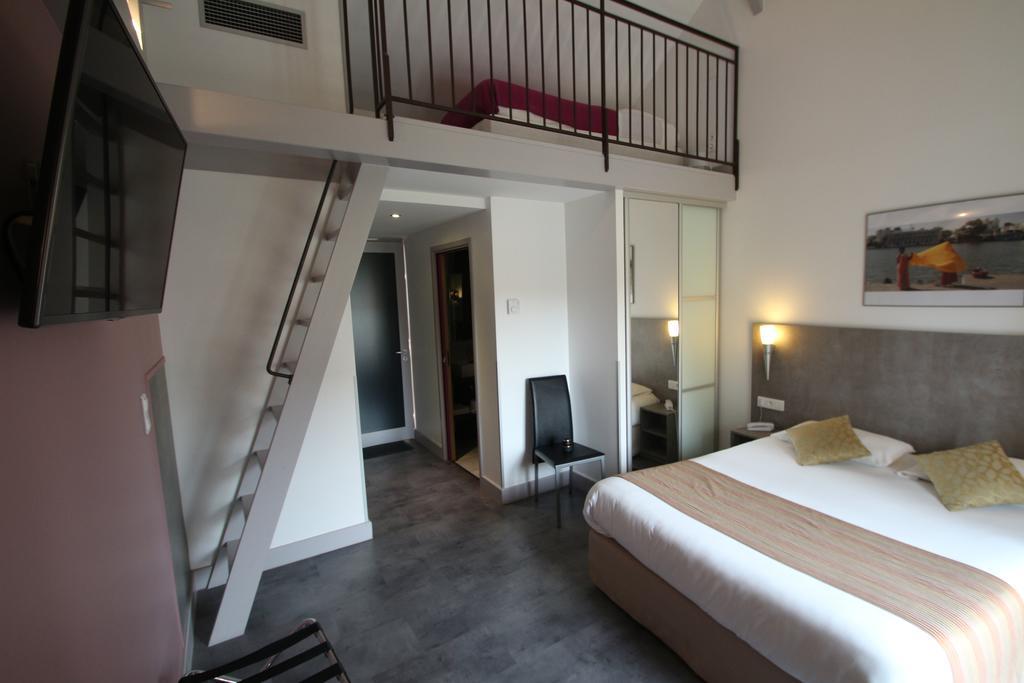 Logis Hotel Archambeau Thonac エクステリア 写真