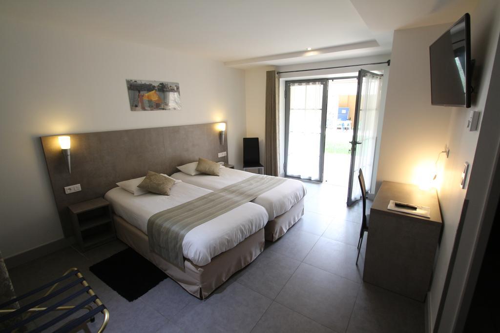 Logis Hotel Archambeau Thonac エクステリア 写真