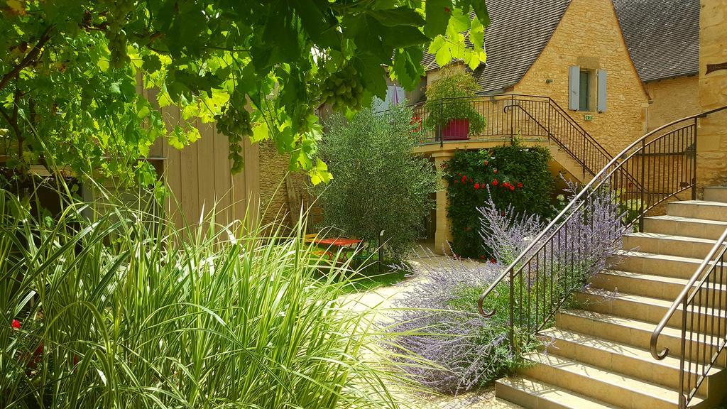 Logis Hotel Archambeau Thonac エクステリア 写真