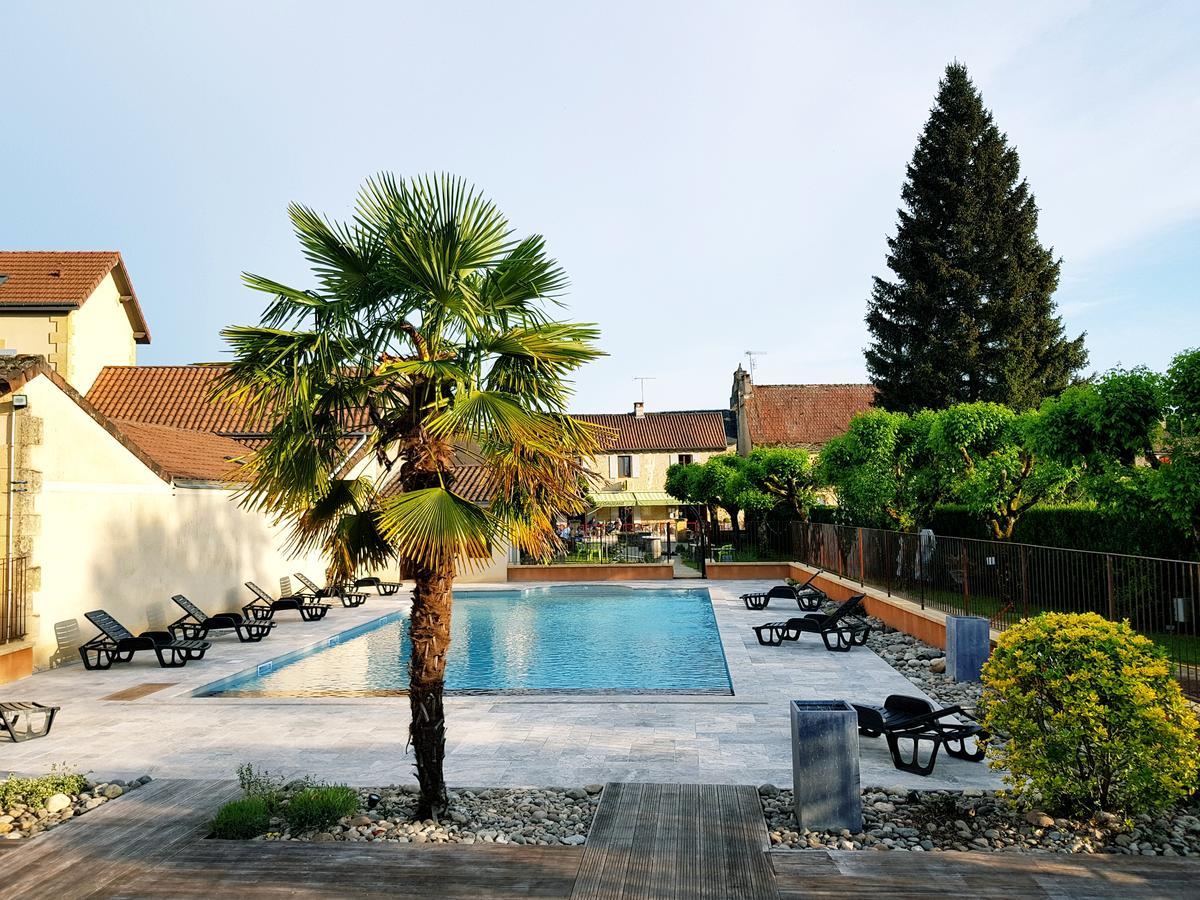 Logis Hotel Archambeau Thonac エクステリア 写真