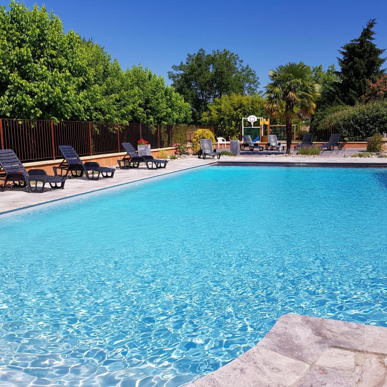 Logis Hotel Archambeau Thonac エクステリア 写真