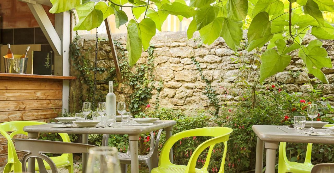Logis Hotel Archambeau Thonac エクステリア 写真